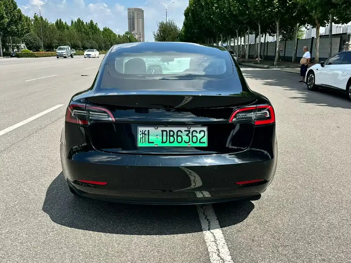 Photo 4 - Tesla Model 3