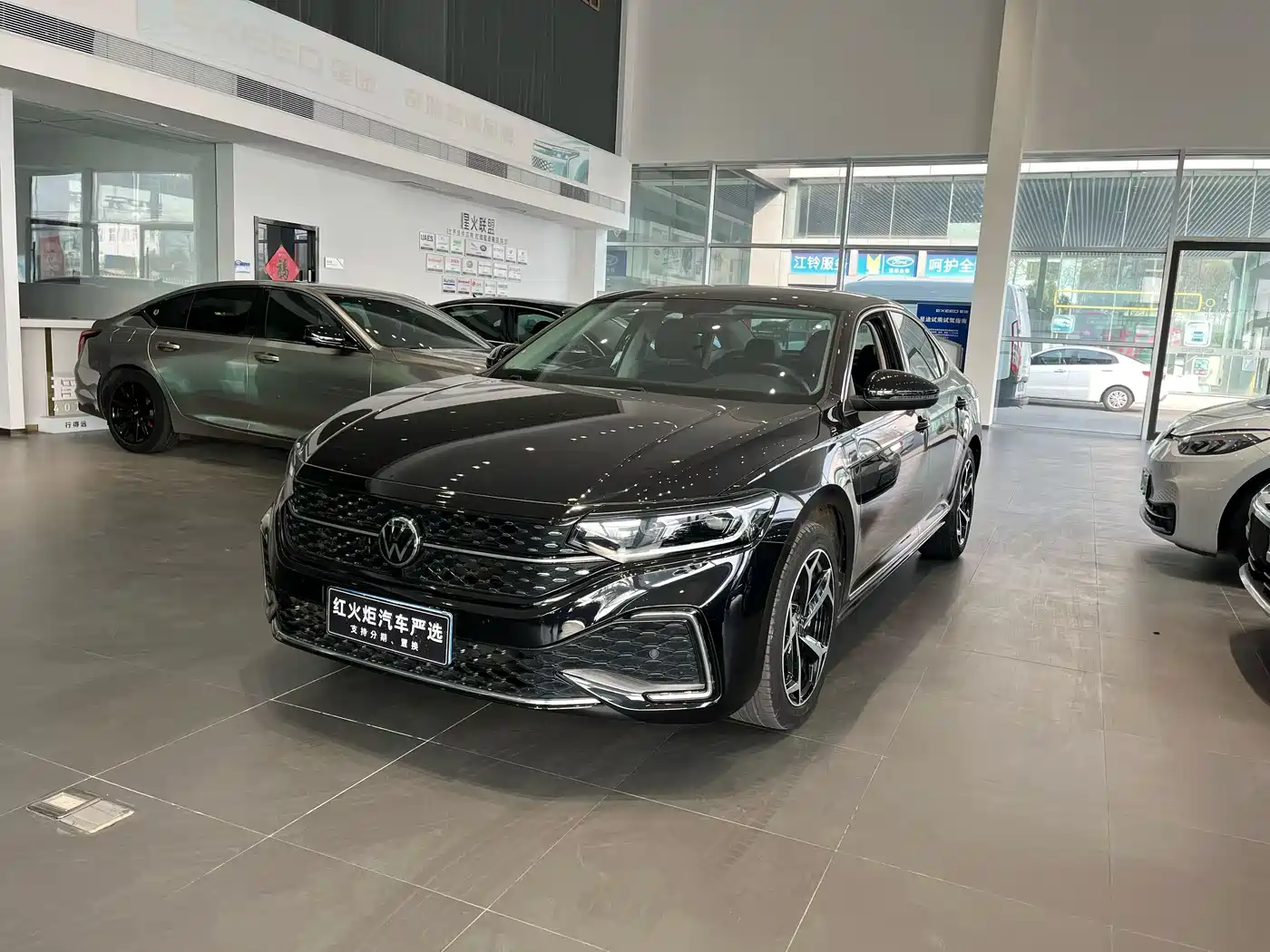 Volkswagen Passat 2023 330TSI Starlight Elite Edition фото 2