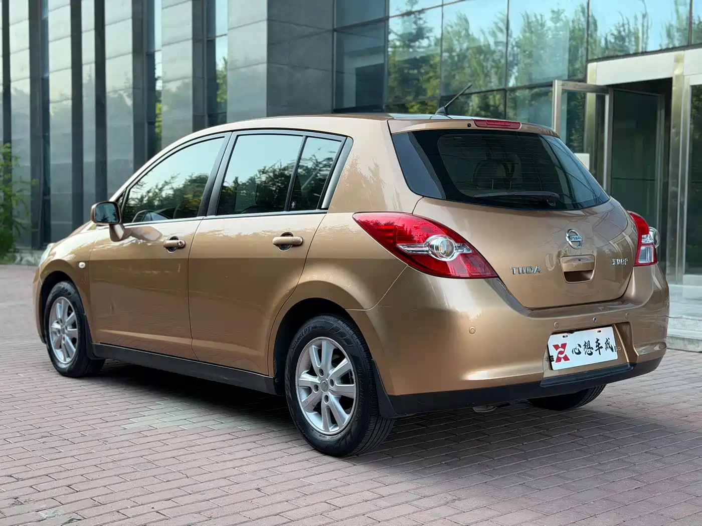 Photo 7 - Nissan Tiida