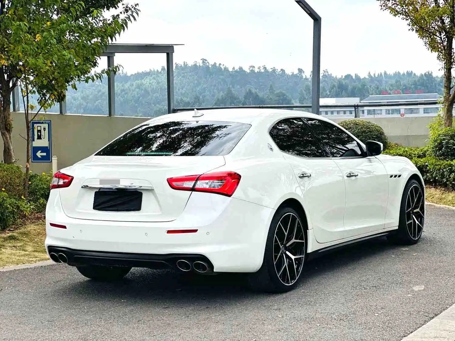 Photo 9 - Maserati Ghibli