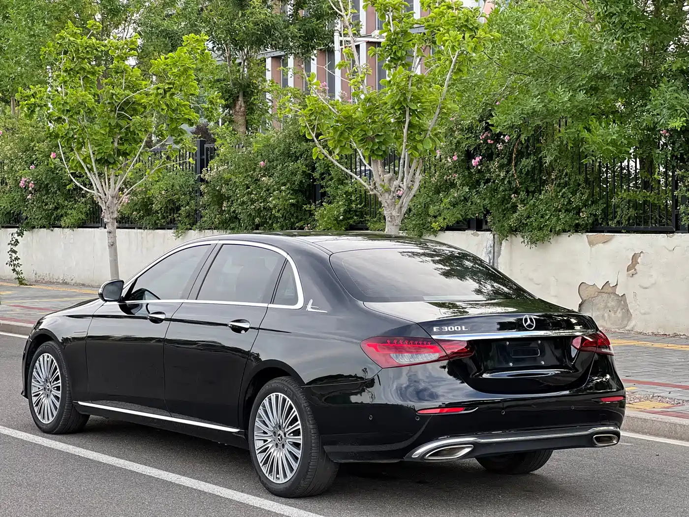 Mercedes-Benz E-Class 2021 E 300 L Fashion фото 4