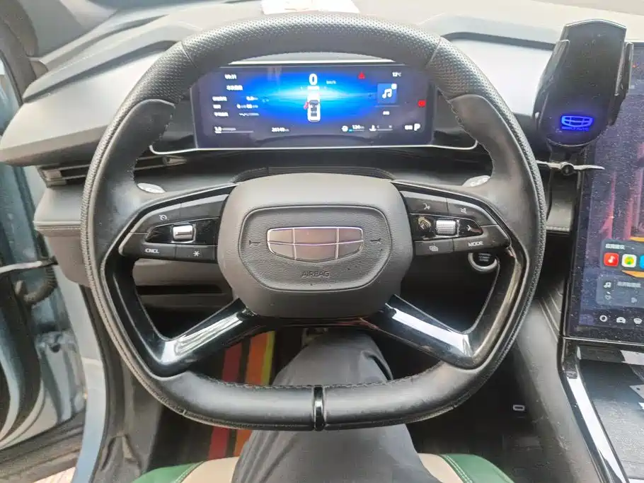 صورة 15 - Geely Atlas