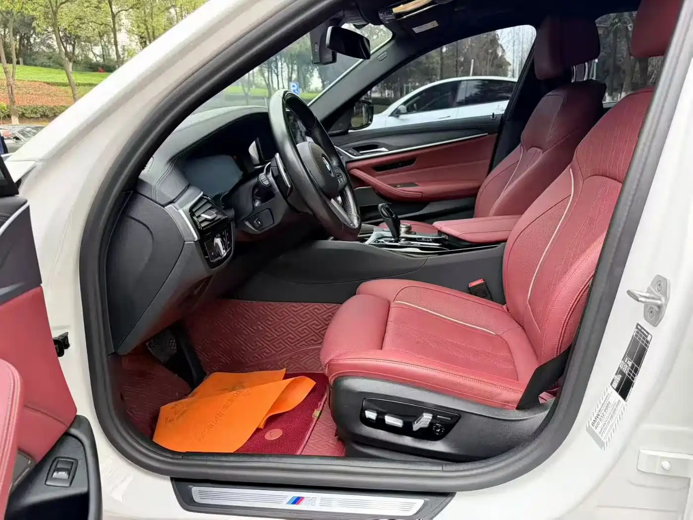 BMW 5 Series 2023 530Li Leading M Sport Package фото 9