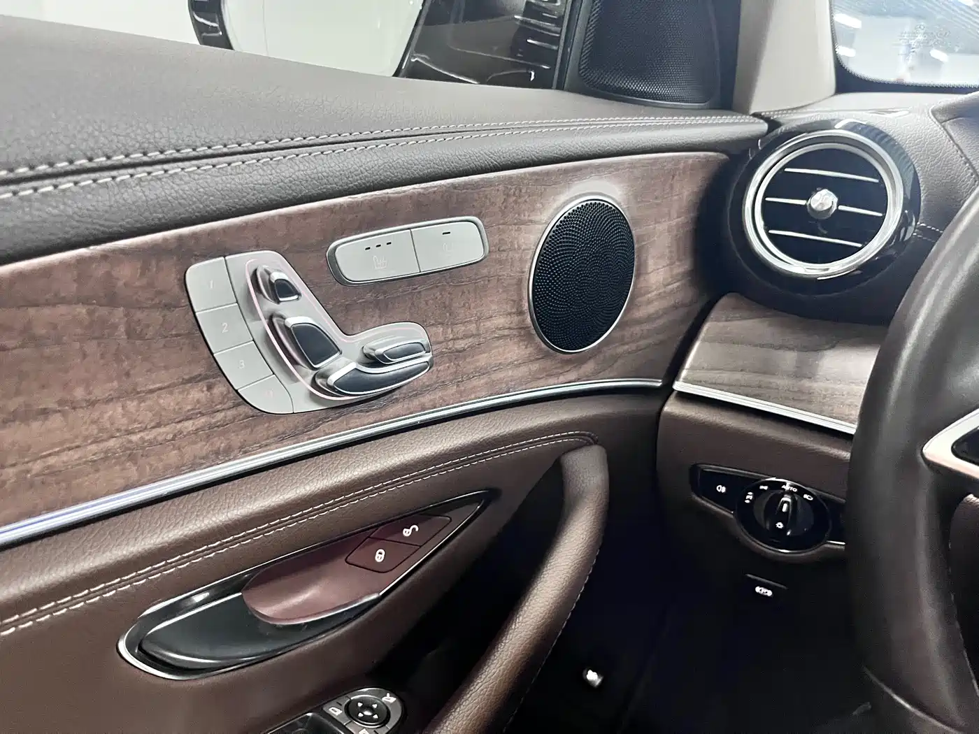 Mercedes-Benz E-Class 2023 E 300 L Fashion фото 7