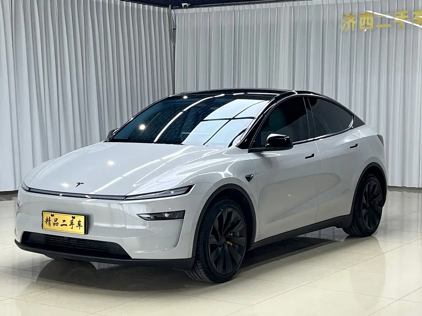 Tesla Model Y 2025