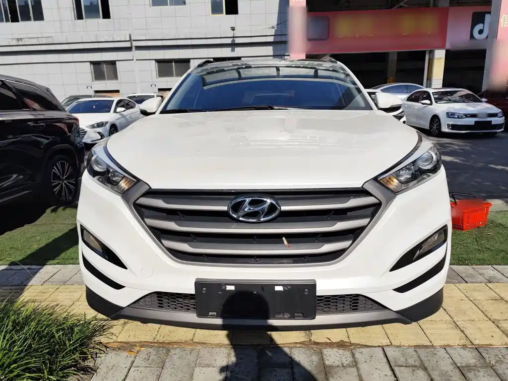 Фото 10 - Hyundai Tucson