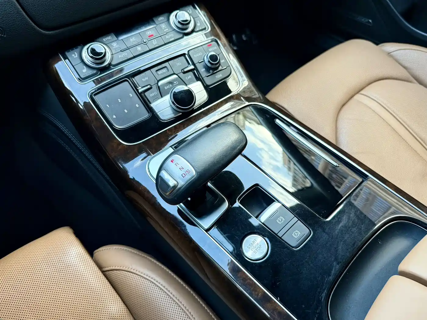 Audi A8 2014 A8L 45 TFSI quattro Luxury фото 10
