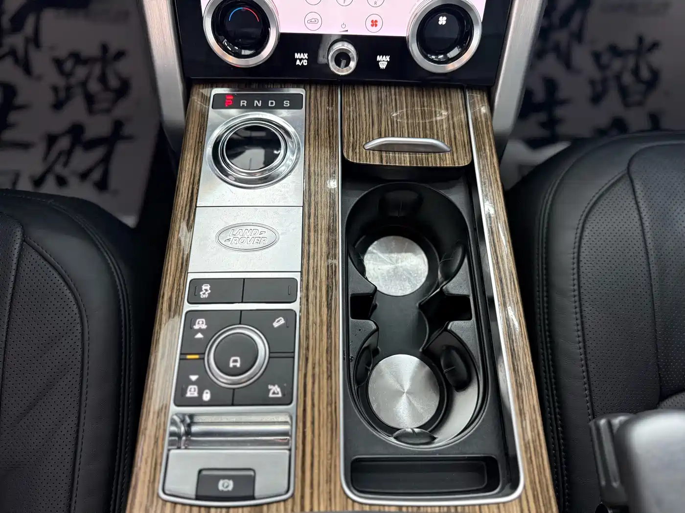 Land Rover Range Rover 2019 3.0 SCV6 Heritage Edition фото 11