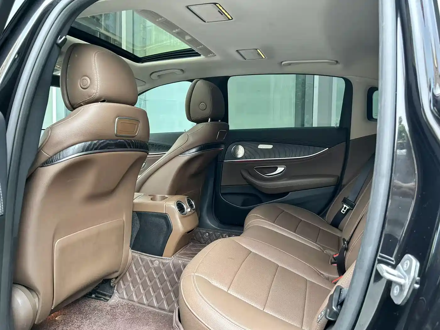 Mercedes-Benz E-Class 2016 E 200 L Sport Type фото 9