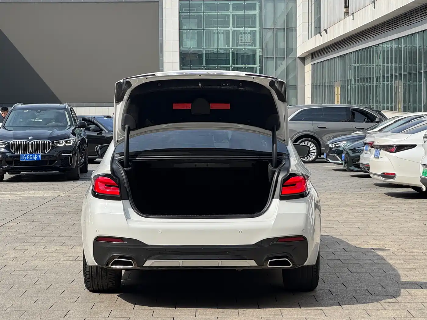 BMW 5 Series 2022 Facelift 530Li Leading M Sport Package фото 10