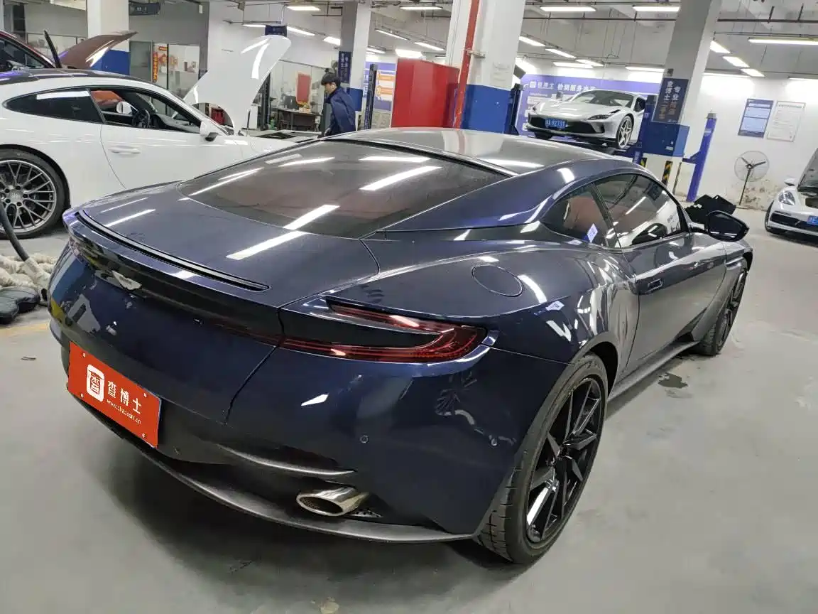 ASTON MARTIN DB11