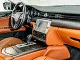 Photo 17 - Maserati Quattroporte