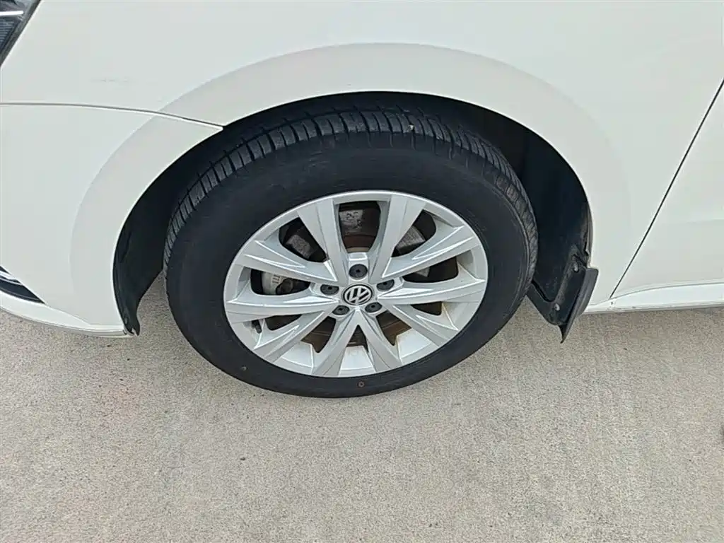 Volkswagen Lavida 2017 1.6L Manual Comfort Edition фото 23