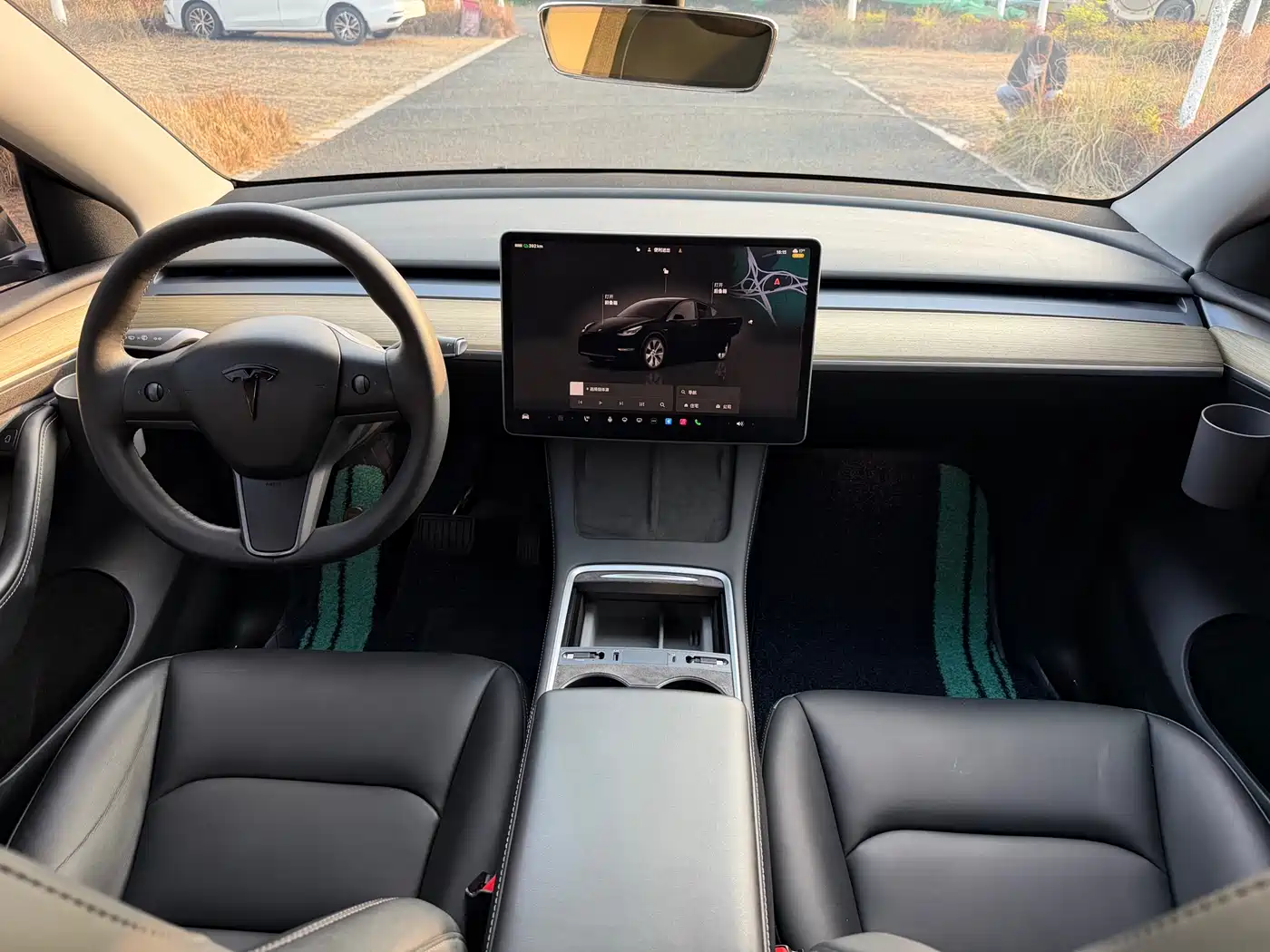 TESLA MODEL Y