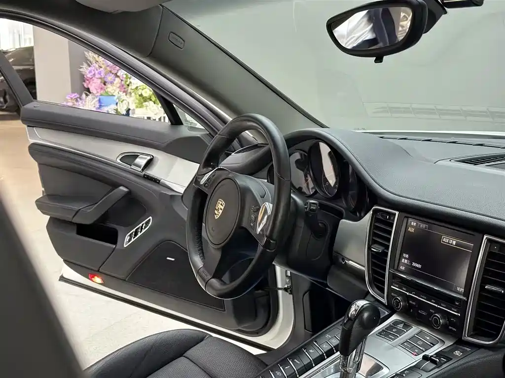 Porsche Panamera 2010 Panamera 4 3.6L фото 14
