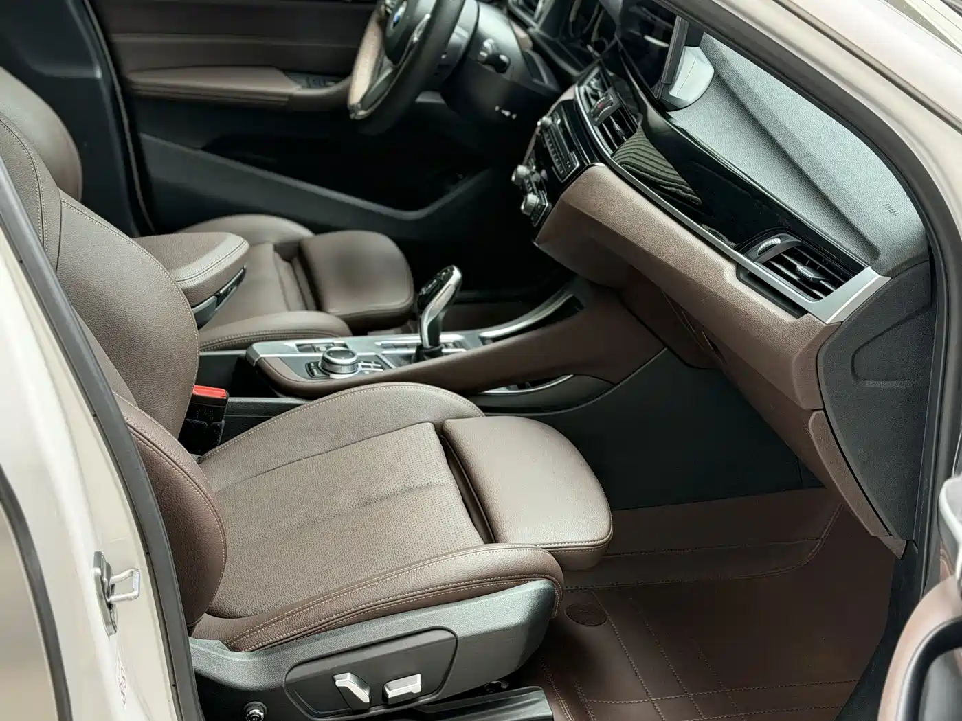 BMW X1 2021 sDrive25Li Leading фото 8