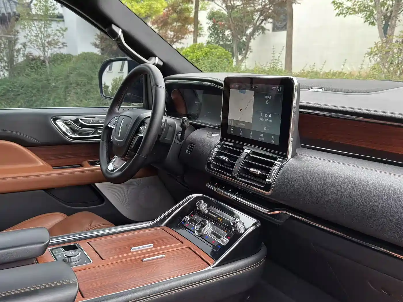 Photo 11 - Lincoln Navigator