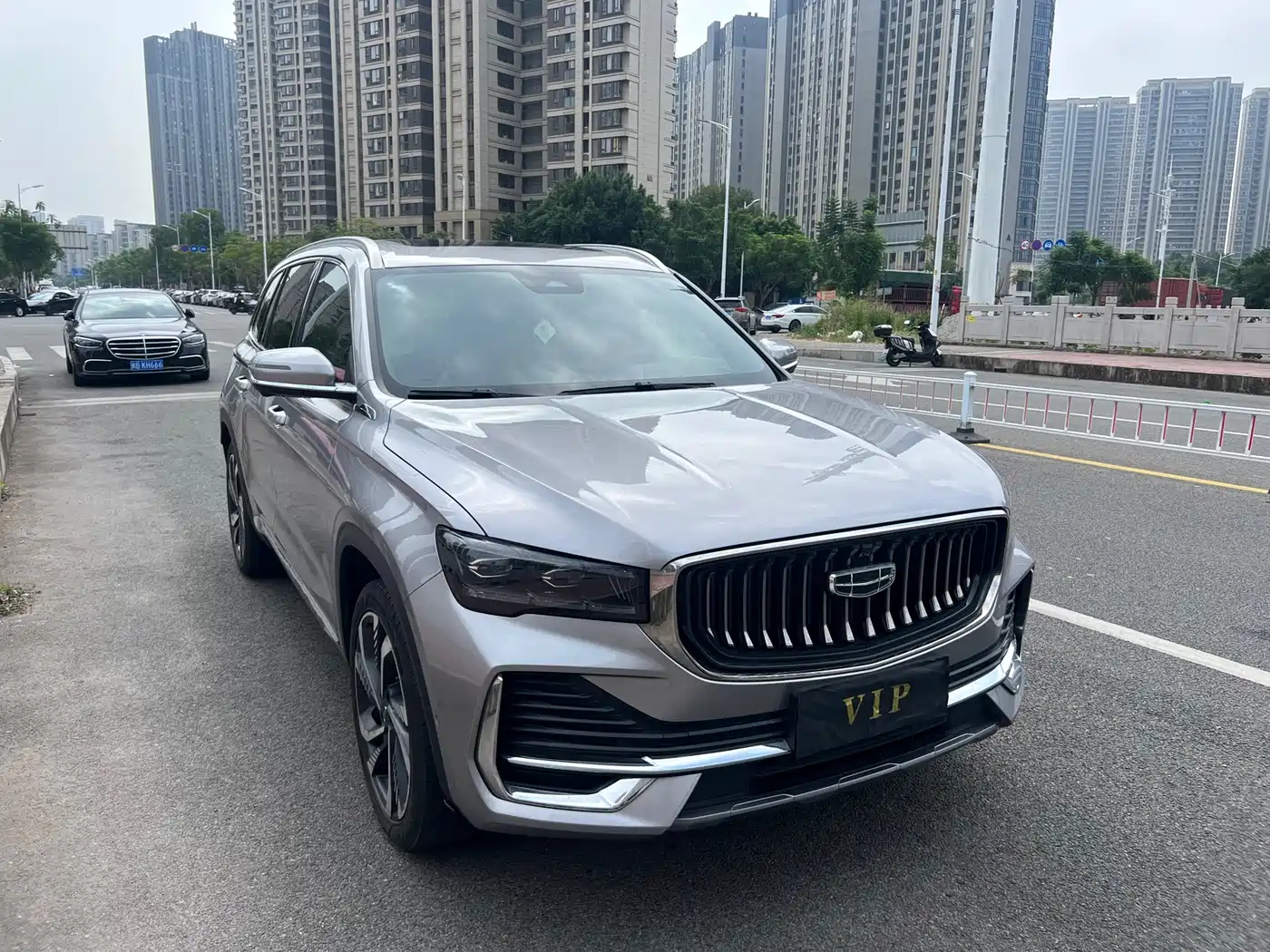 Фото 2 - Geely Monjaro