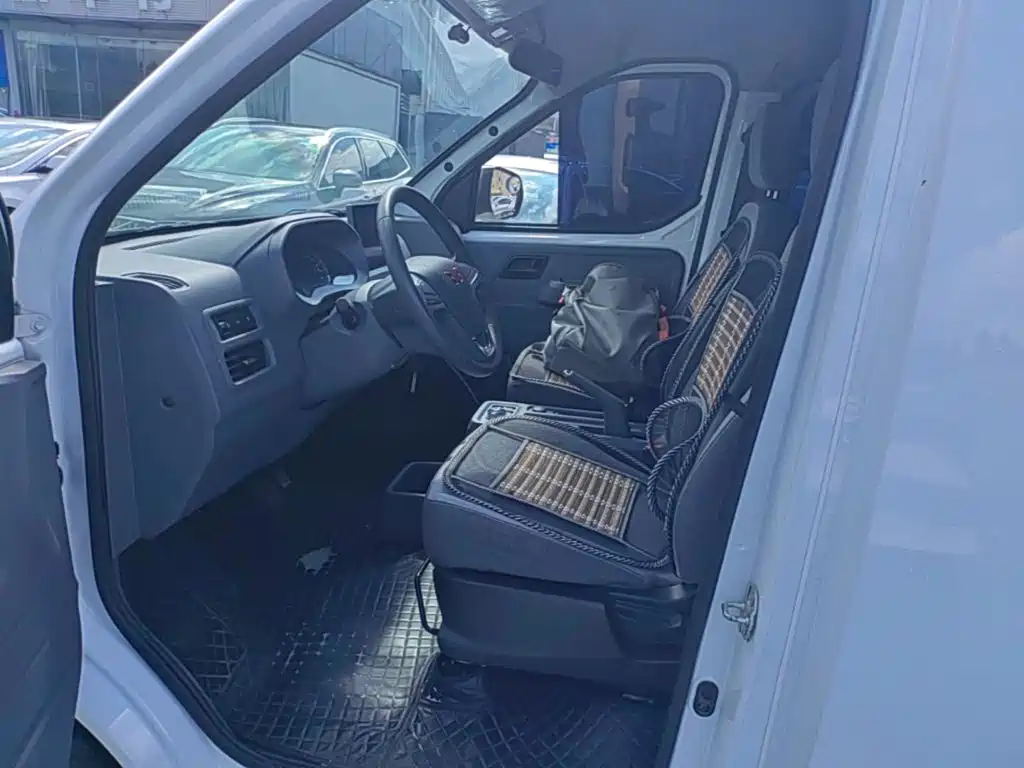 Wuling Motors Wuling Yangguang 2025 2025 400km Bus Comfort Edition
