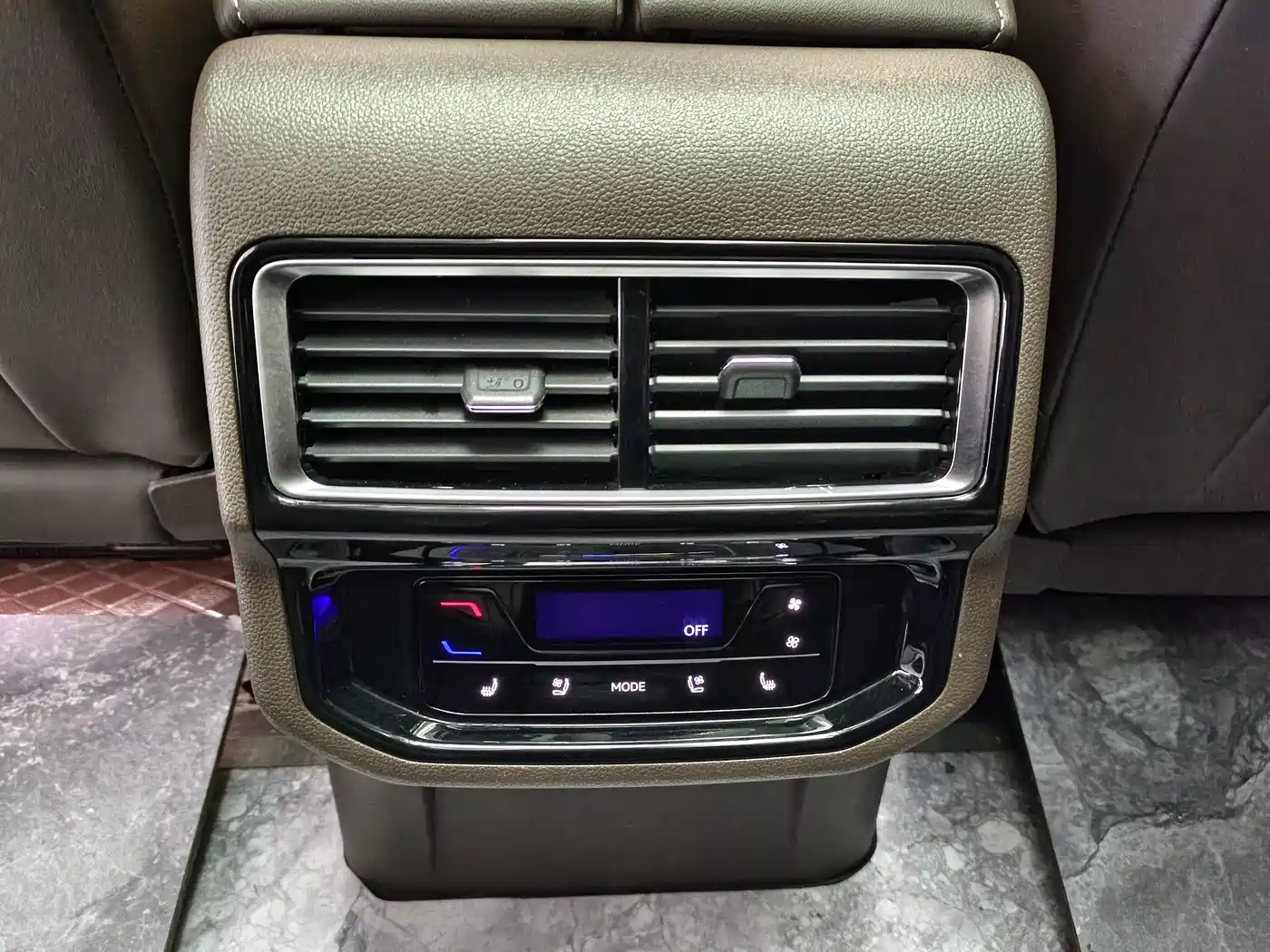 Volkswagen Viloran 2024 380TSI Executive Edition фото 14