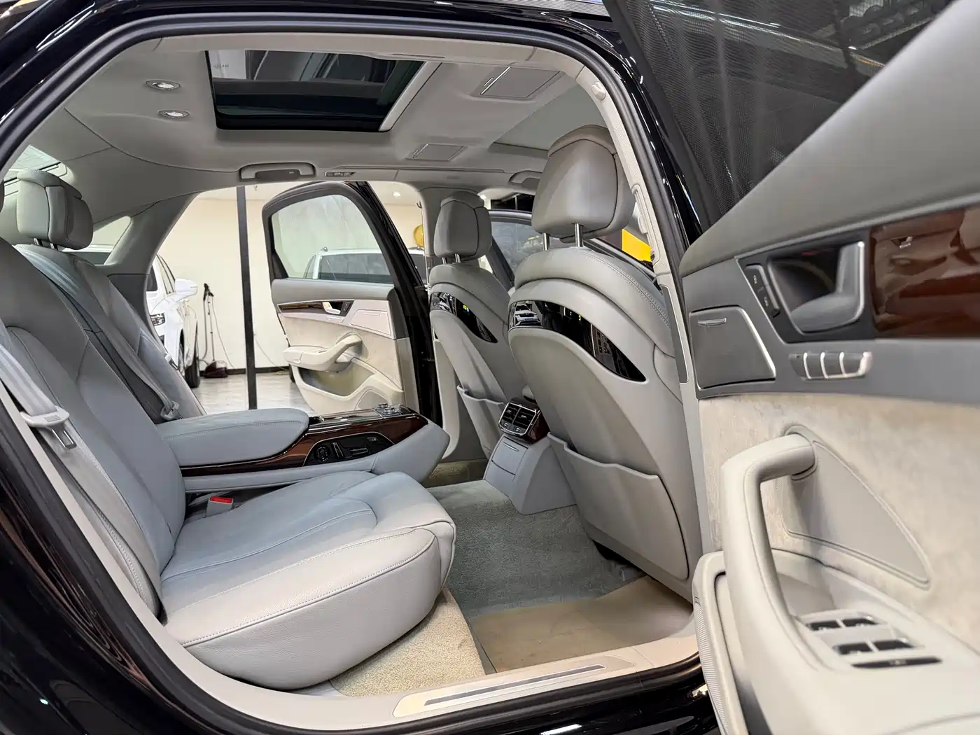 Audi A8 2012 A8L 50 TFSI quattro Comfort фото 9