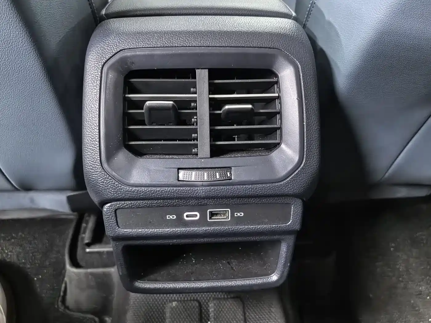 Volkswagen Tharu 2024 300TSI 2WD Full Moon Edition фото 11