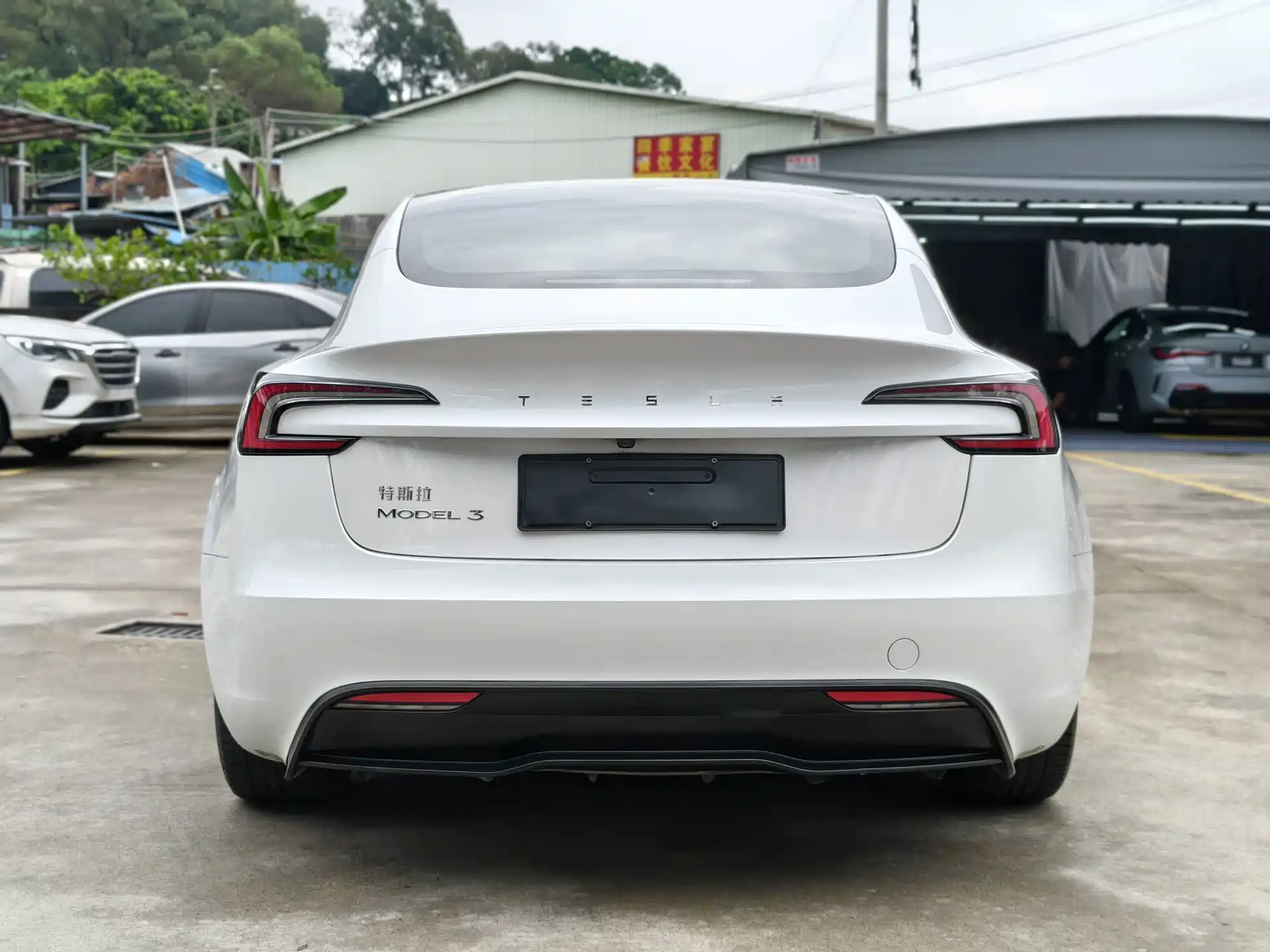 Фото 4 - Tesla Model 3