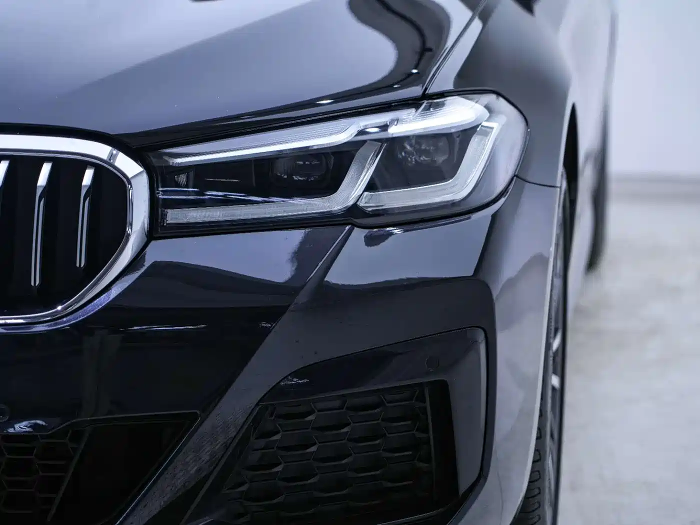 BMW 5 Series 2021 530Li Leading M Sport Package фото 7