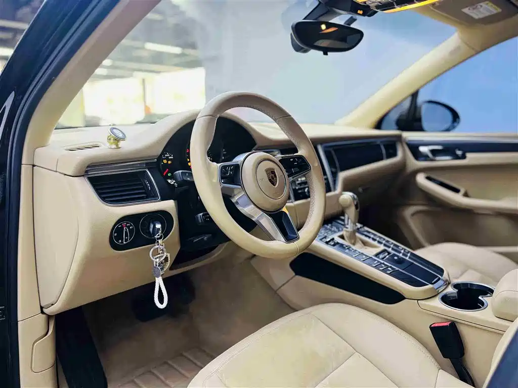 Porsche Macan 2016 Macan 2.0T фото 4