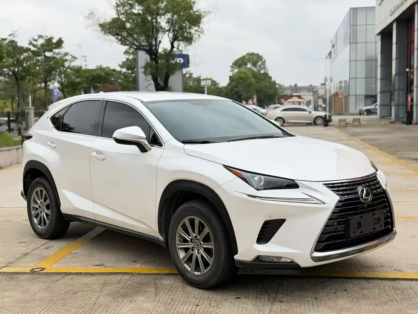 Lexus NX 2020 200 FWD Sharp Edition China V фото 3