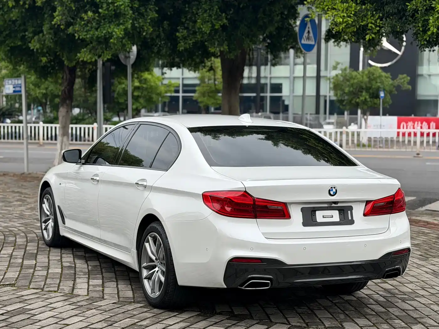 BMW 5 Series 2018 525Li M Sport Package фото 4