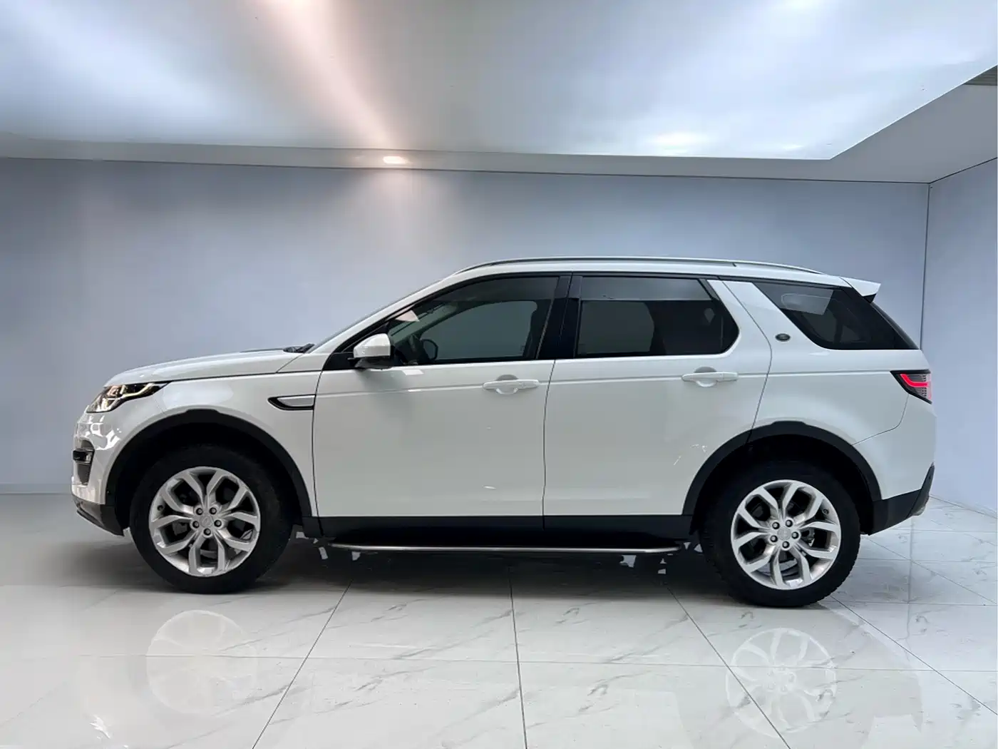 Land Rover Discovery Sport 2018 240PS HSE Edition фото 4