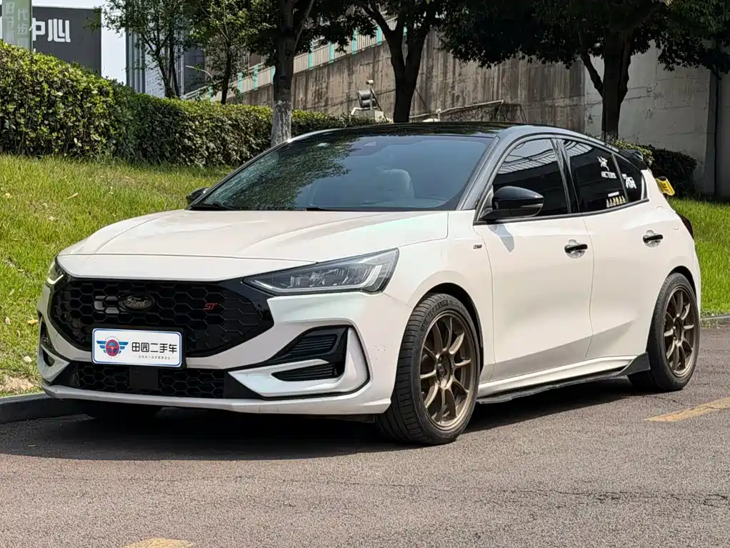 Ford Focus 2023 2022 Hatchback EcoBoost 180 Automatic ST Line