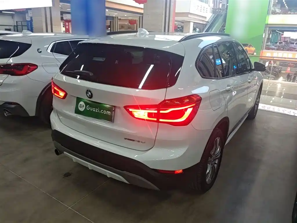 BMW X1 2018 sDrive18Li Premium Model фото 7