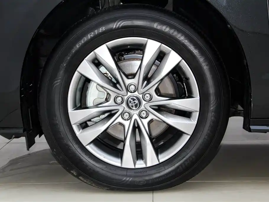 Toyota Sienna 2024 2.5L Hybrid 4WD Premium Edition фото 12
