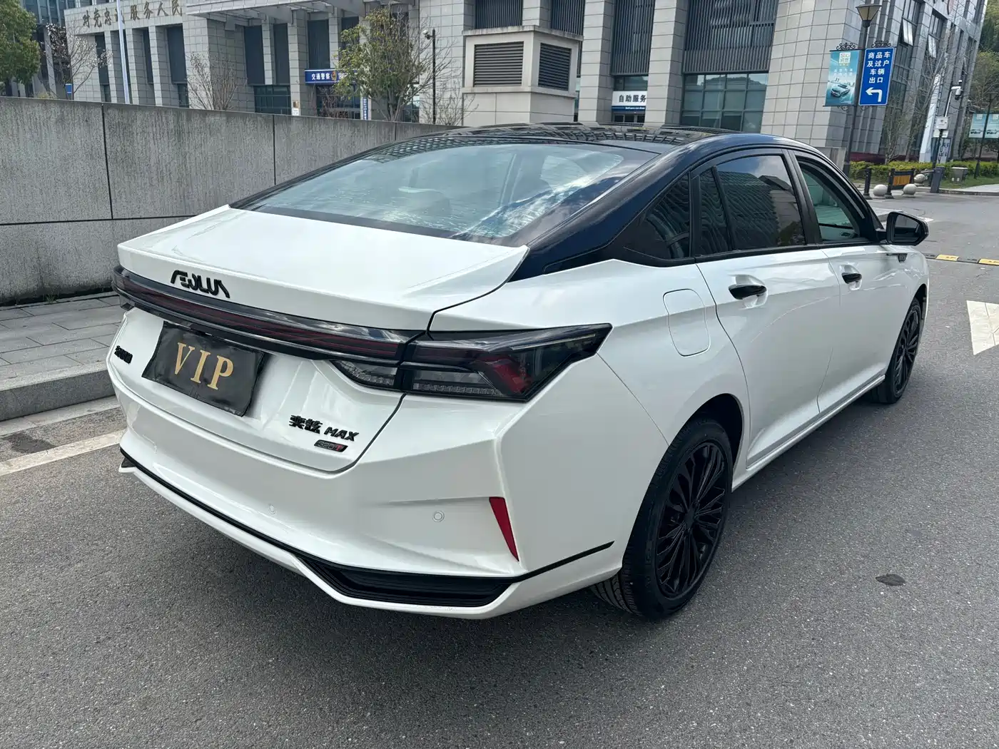 DONGFENG YI HYUN MAX