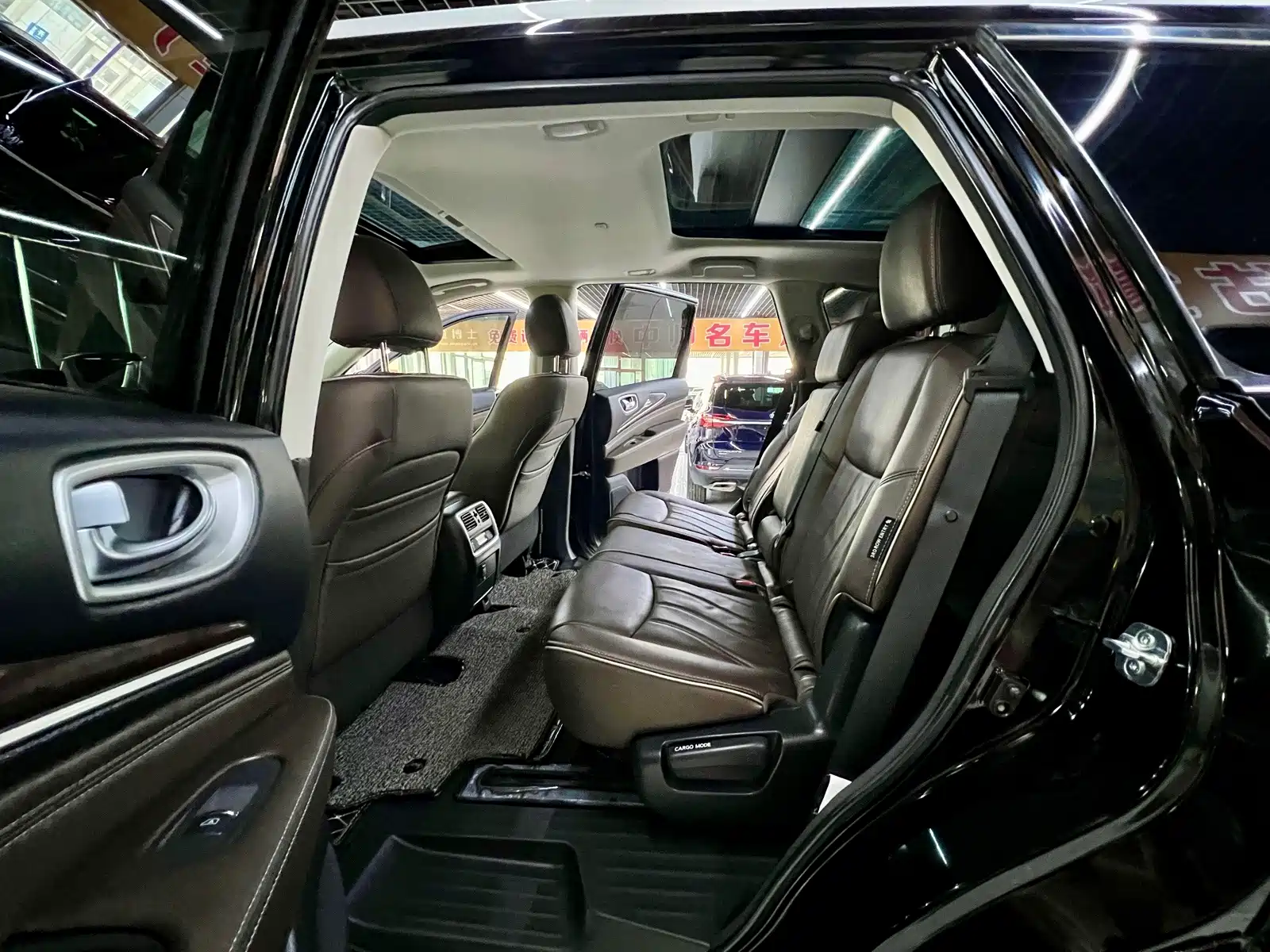 Photo 13 - Infiniti QX60 (Import)