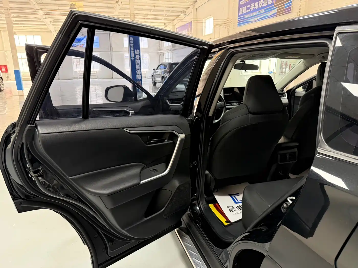 Toyota Wildlander 2022 2.0L CVT FWD Leading Edition фото 12