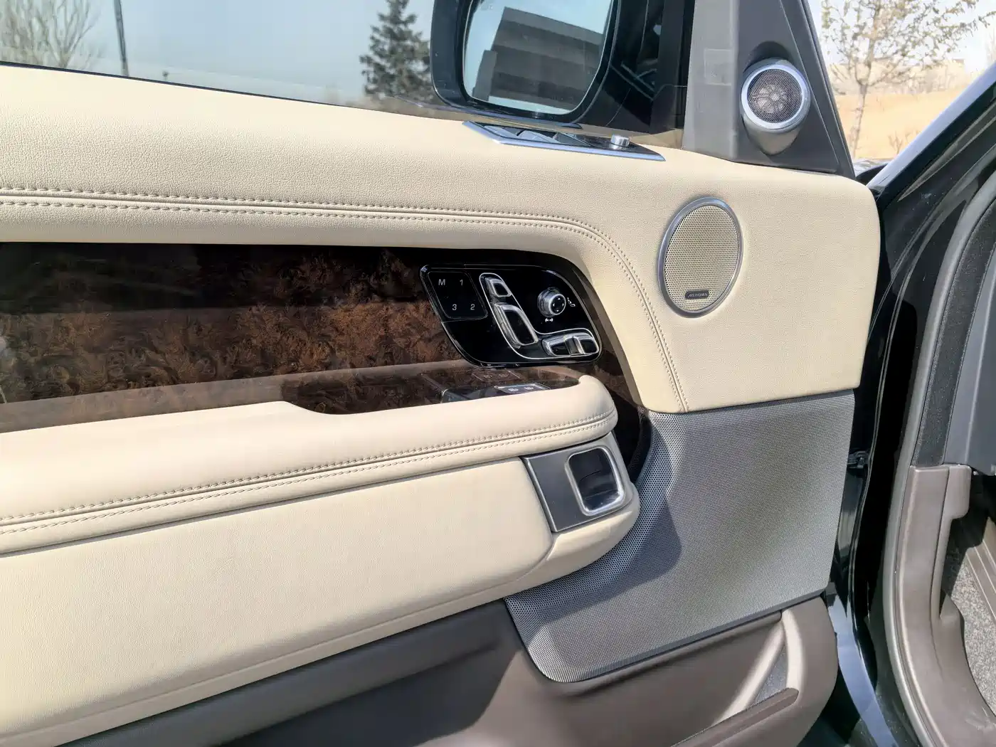 Land Rover Range Rover 2021 3.0 L6 Heritage Edition фото 10