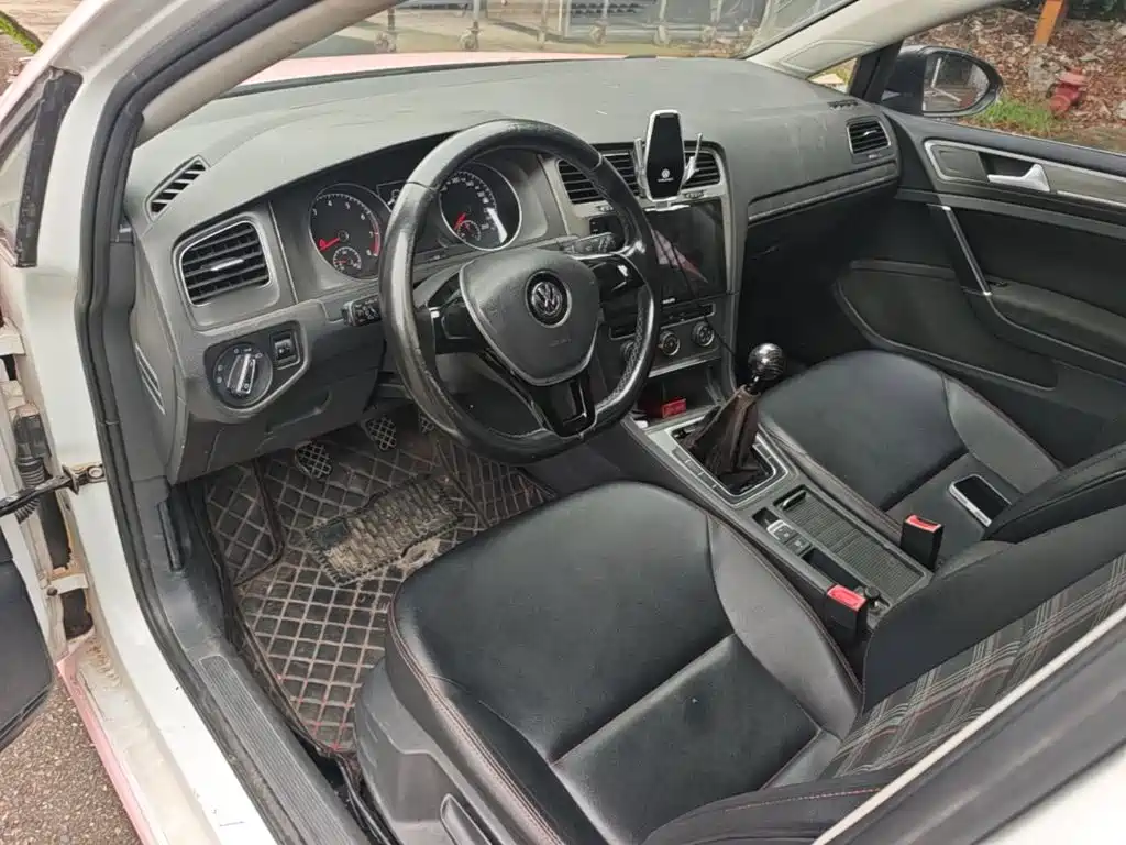 صورة 10 - Volkswagen Golf