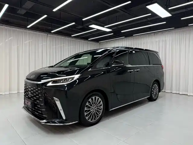 LEXUS LM 2024