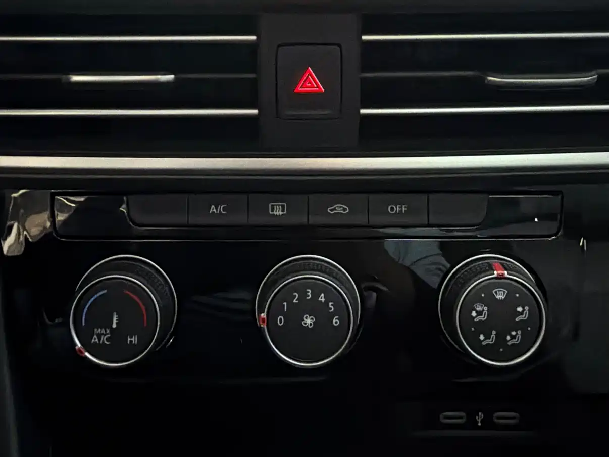 Volkswagen Sagitar 2023 300TSI DSG Surpassing Edition фото 17