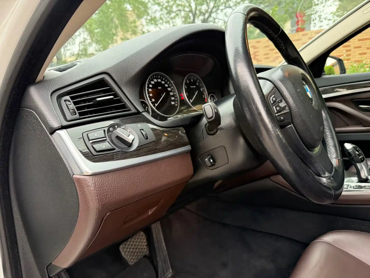 BMW 5 Series 2014 525Li Luxury Design Package фото 10