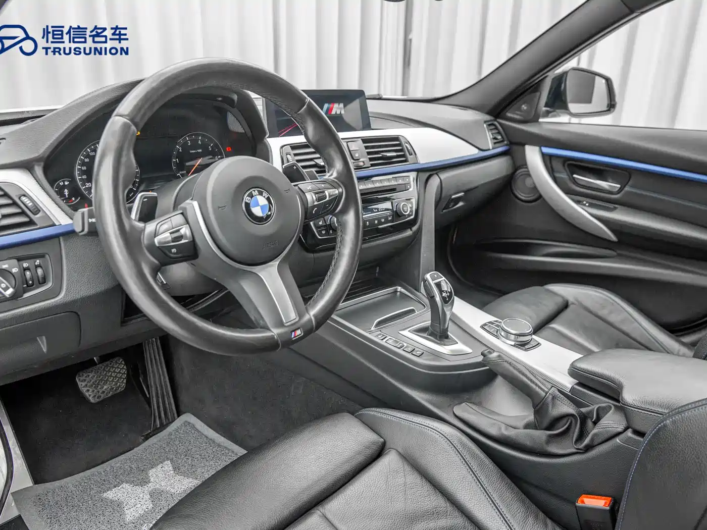 BMW 3 Series 2018 320i M Sport Black Night Edition фото 11