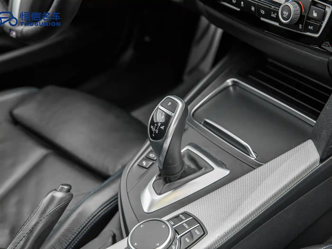 BMW 3 Series 2018 320i M Sport Black Night Edition фото 17