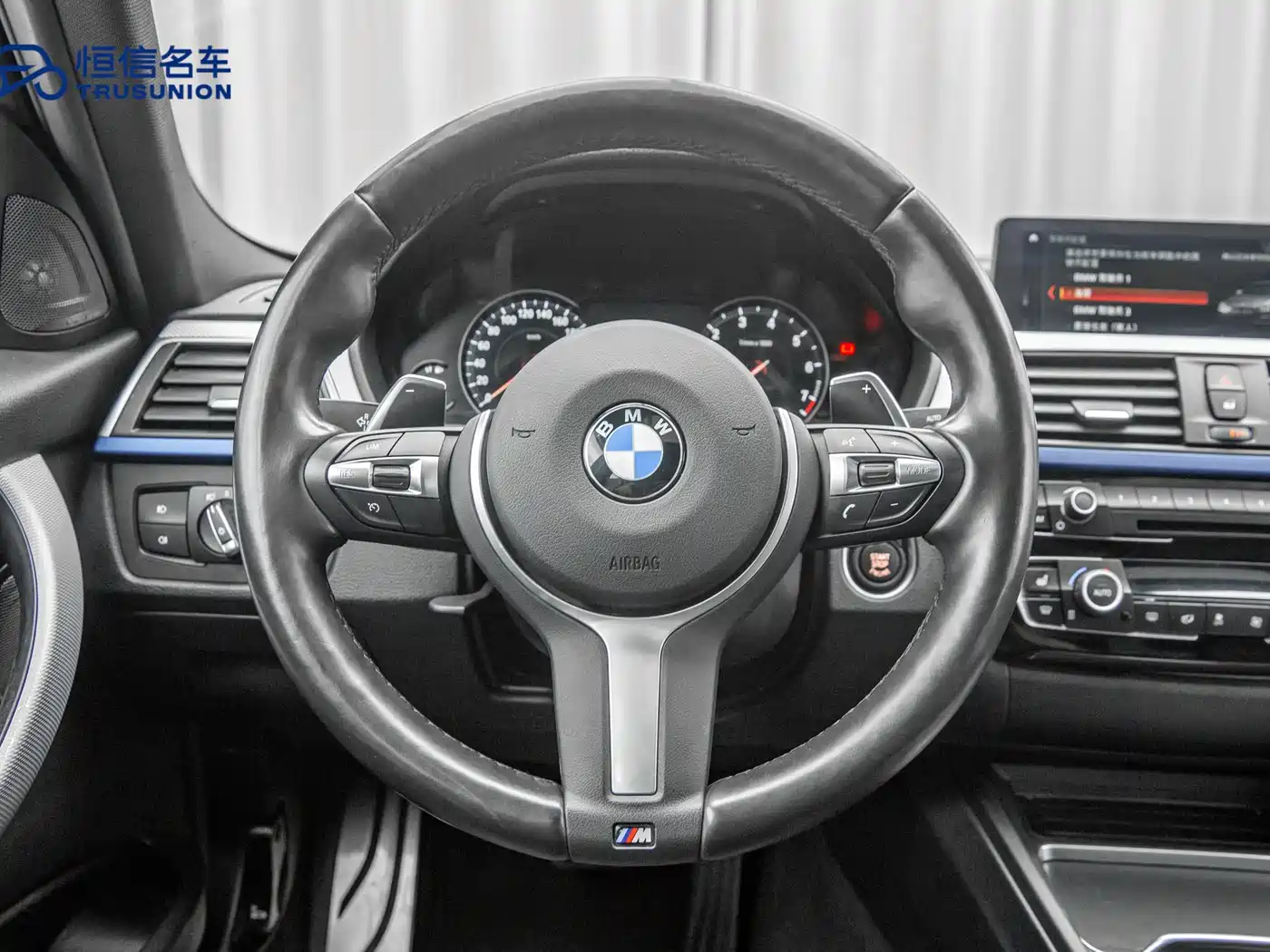 BMW 3 Series 2018 320i M Sport Black Night Edition фото 16