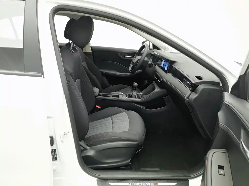 Фото 23 - Roewe i5