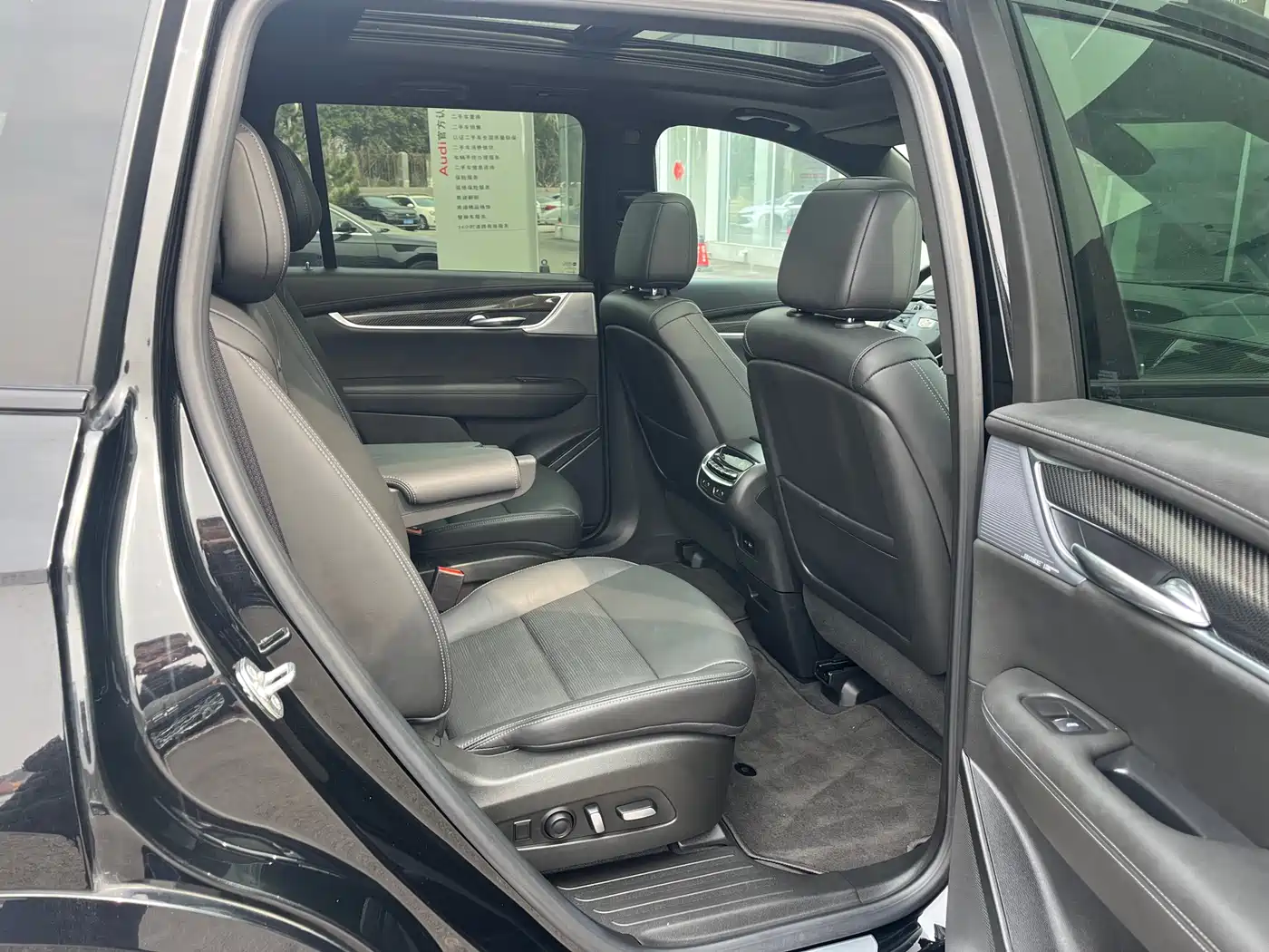 Cadillac XT6 2025 2.0T 6-Seater AWD Executive Black Label Edition фото 19