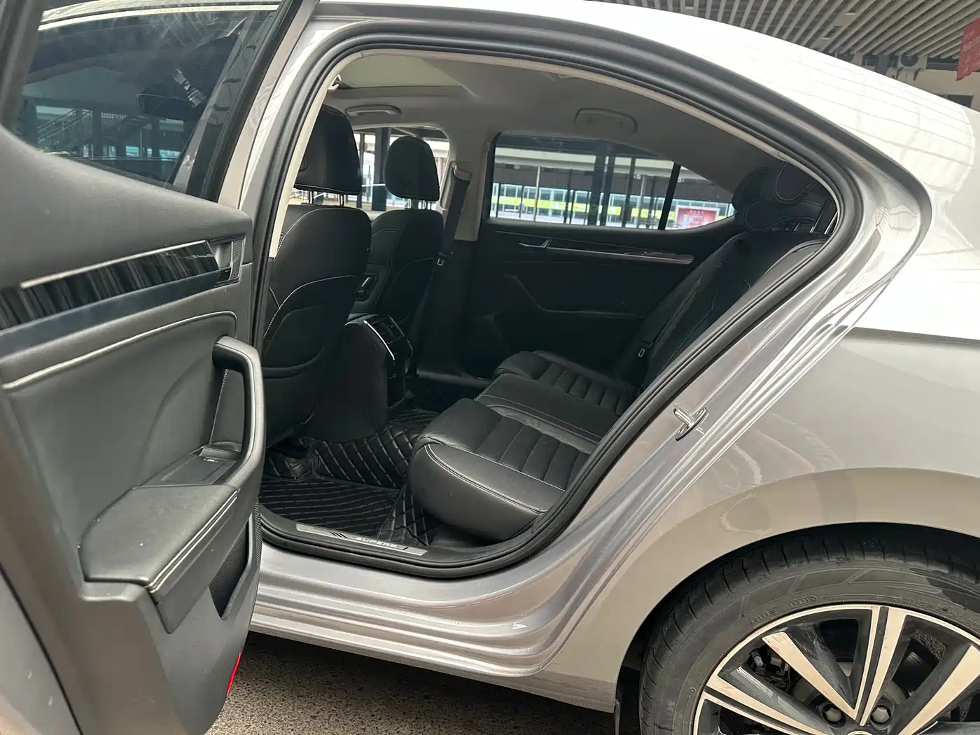 Škoda Superb 2022 TSI330 DSG Luxury Edition фото 9
