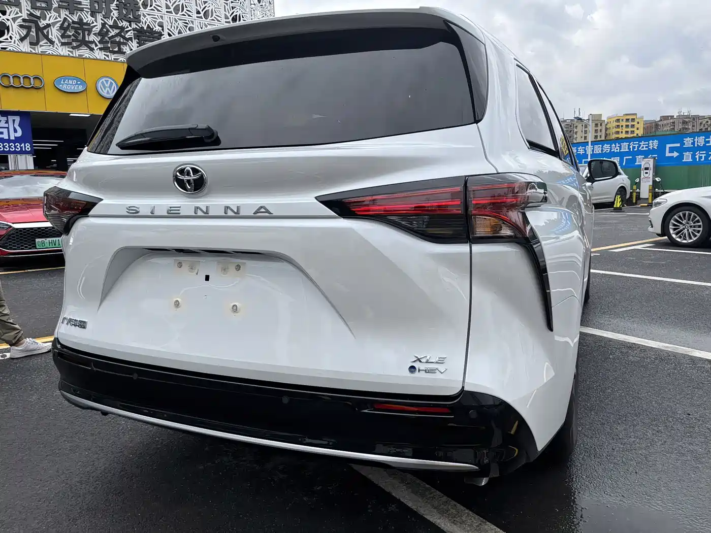 Toyota Sienna 2026 2.5L Hybrid FWD Luxury Edition фото 7